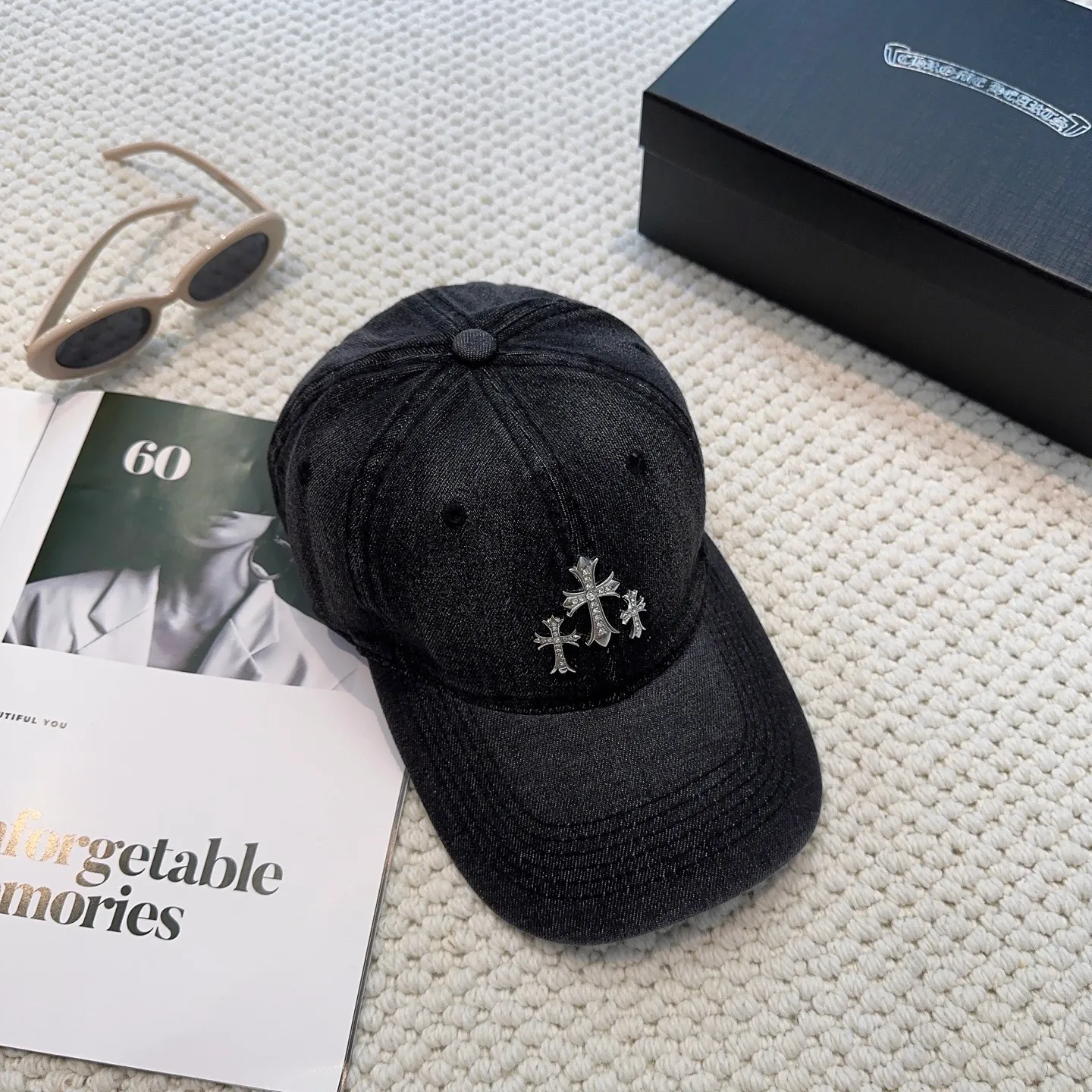 P60 Crow Heart 🆕🆕25 new washed denim baseball cap, personalized fashion classic cross logo, casual with a cool feeling, unisex style, same style for men and women! Very easy to match! Head circumference: 56-58cm is available